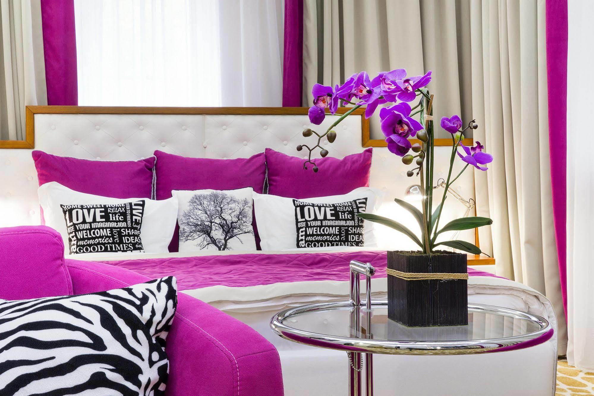 Mirax Sapphire Boutique Hotel Харков Екстериор снимка