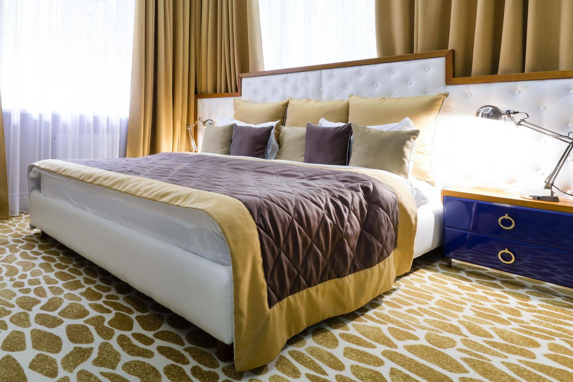 Mirax Sapphire Boutique Hotel Харков Екстериор снимка
